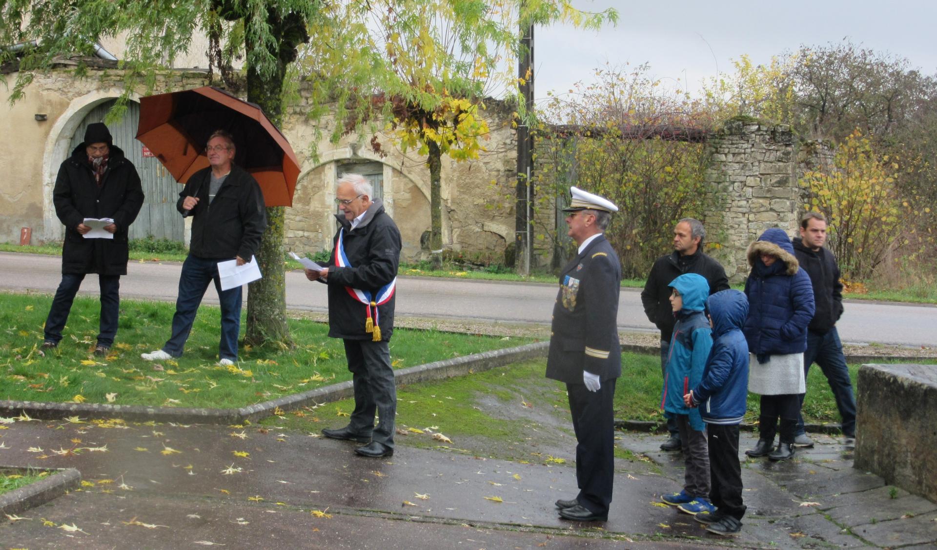 Elus et militaires à l'écoute